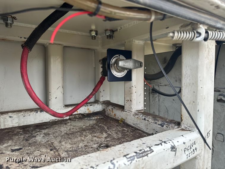 image for item EE7506 2006 GMC Chevrolet  5500 utility / service truck