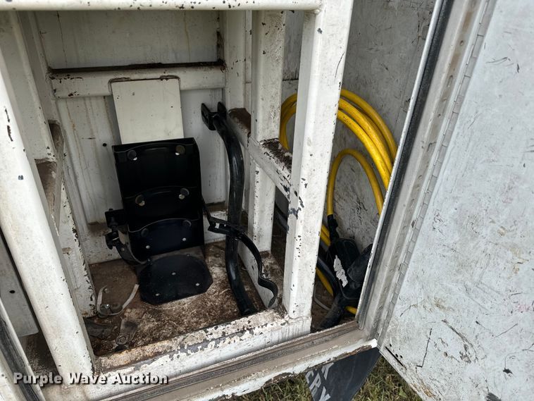 image for item EE7506 2006 GMC Chevrolet  5500 utility / service truck