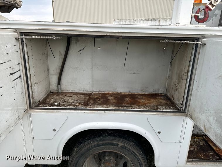 image for item EE7506 2006 GMC Chevrolet  5500 utility / service truck