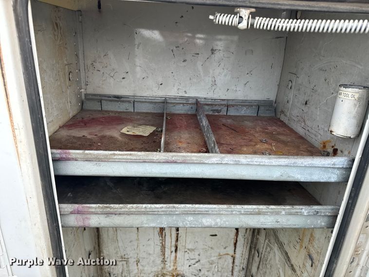 image for item EE7506 2006 GMC Chevrolet  5500 utility / service truck