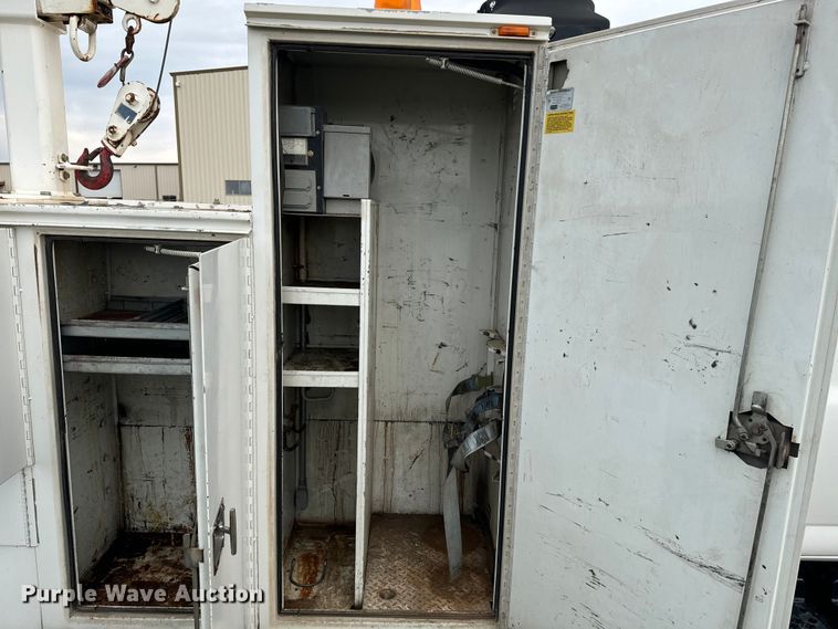 image for item EE7506 2006 GMC Chevrolet  5500 utility / service truck