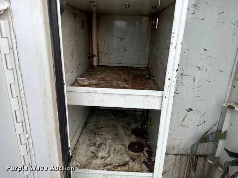 image for item EE7506 2006 GMC Chevrolet  5500 utility / service truck