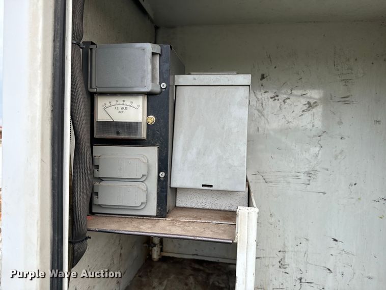 image for item EE7506 2006 GMC Chevrolet  5500 utility / service truck