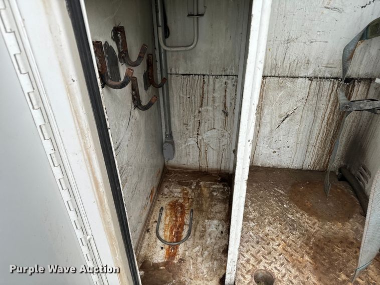 image for item EE7506 2006 GMC Chevrolet  5500 utility / service truck