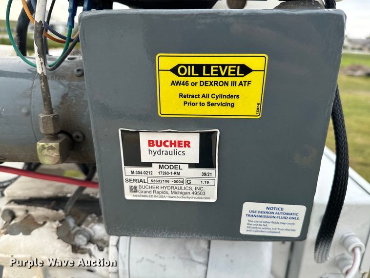 image for item EE7506 2006 GMC Chevrolet  5500 utility / service truck