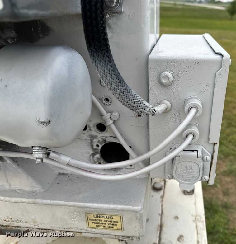 image for item EE7506 2006 GMC Chevrolet  5500 utility / service truck