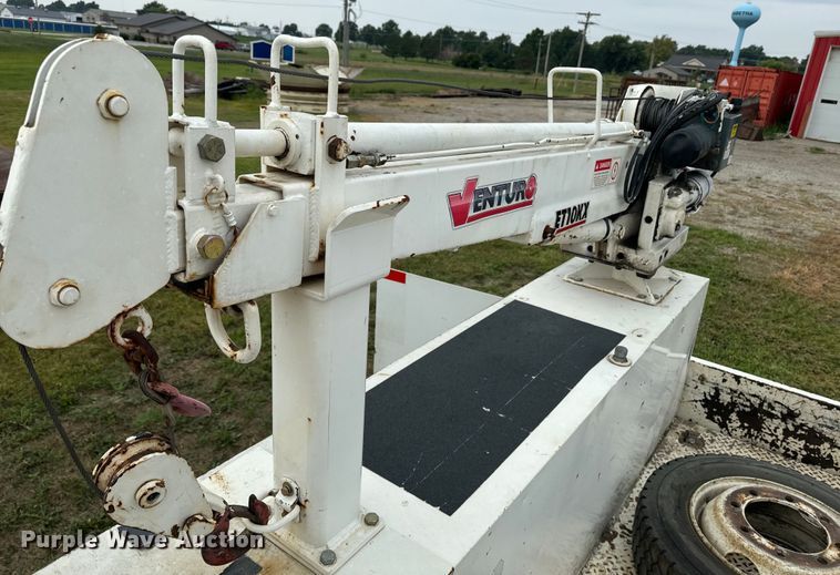 image for item EE7506 2006 GMC Chevrolet  5500 utility / service truck