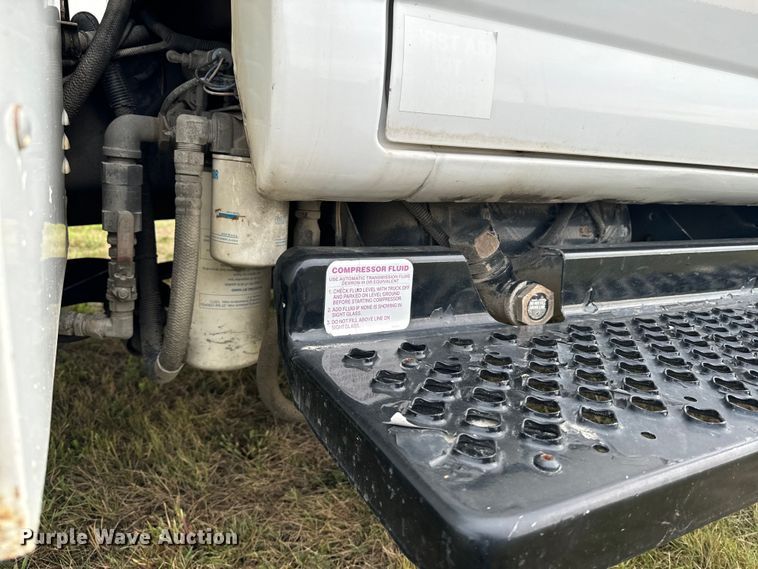 image for item EE7506 2006 GMC Chevrolet  5500 utility / service truck