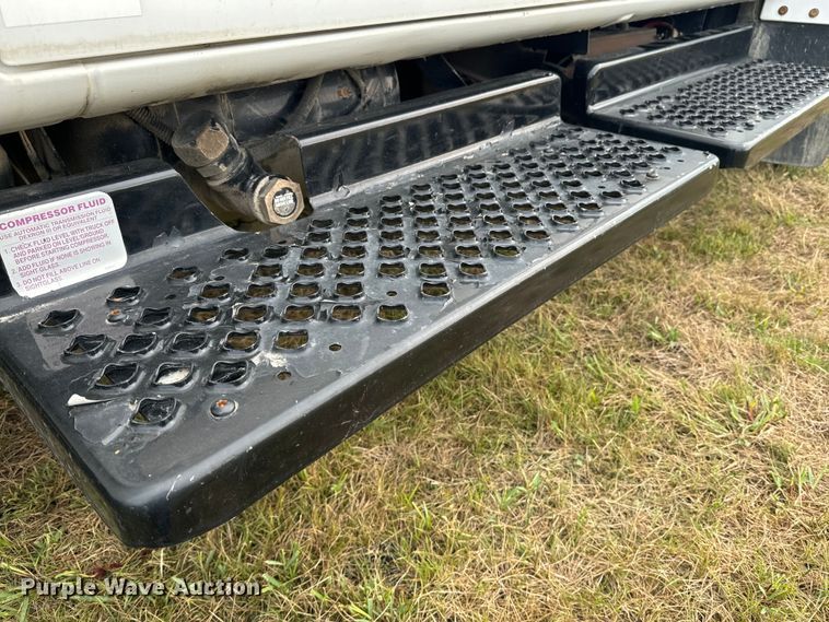 image for item EE7506 2006 GMC Chevrolet  5500 utility / service truck