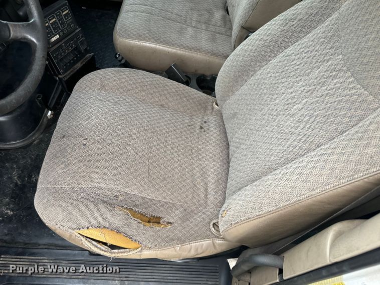 image for item EE7506 2006 GMC Chevrolet  5500 utility / service truck