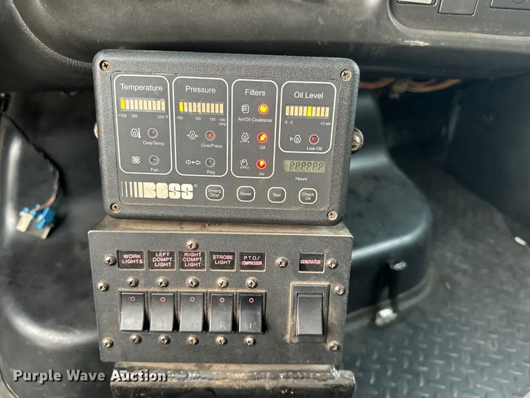 image for item EE7506 2006 GMC Chevrolet  5500 utility / service truck