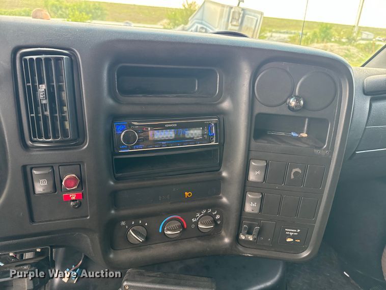 image for item EE7506 2006 GMC Chevrolet  5500 utility / service truck