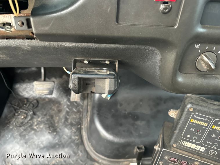 image for item EE7506 2006 GMC Chevrolet  5500 utility / service truck