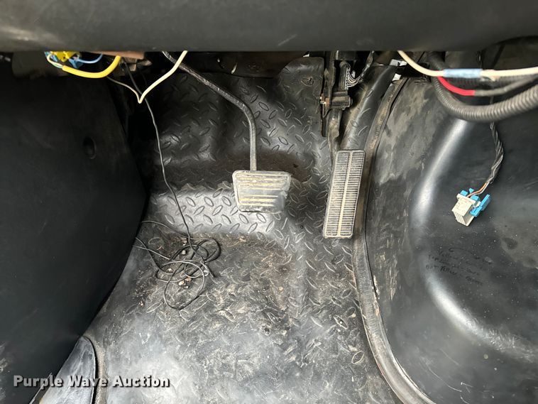 image for item EE7506 2006 GMC Chevrolet  5500 utility / service truck