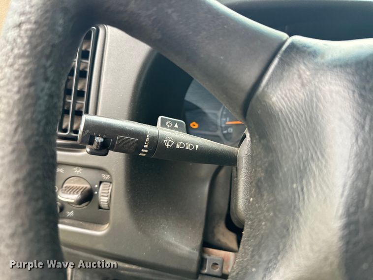 image for item EE7506 2006 GMC Chevrolet  5500 utility / service truck