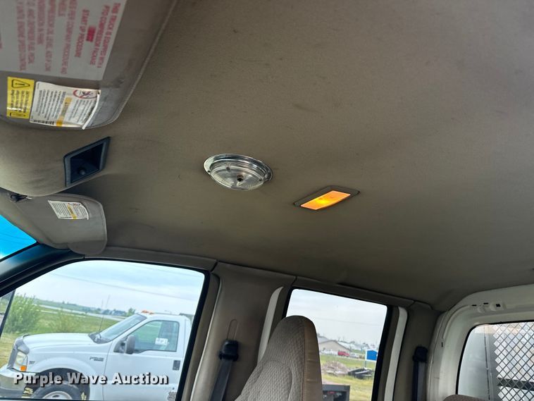 image for item EE7506 2006 GMC Chevrolet  5500 utility / service truck