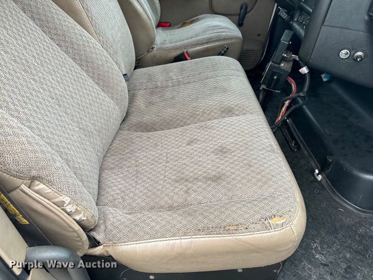 image for item EE7506 2006 GMC Chevrolet  5500 utility / service truck