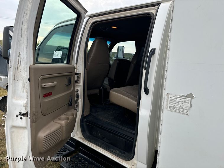 image for item EE7506 2006 GMC Chevrolet  5500 utility / service truck