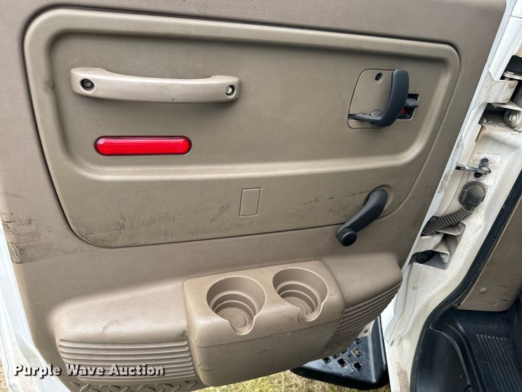 image for item EE7506 2006 GMC Chevrolet  5500 utility / service truck