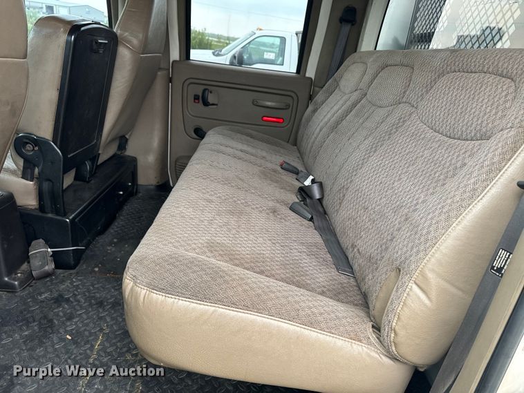 image for item EE7506 2006 GMC Chevrolet  5500 utility / service truck