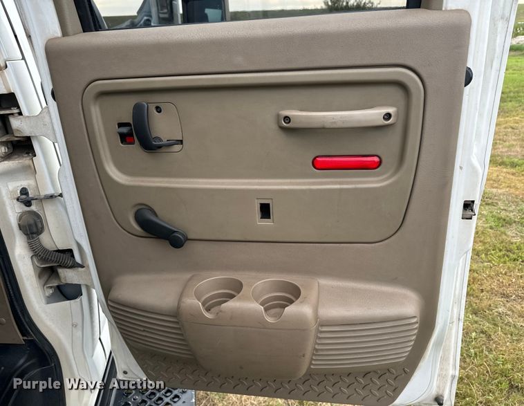 image for item EE7506 2006 GMC Chevrolet  5500 utility / service truck