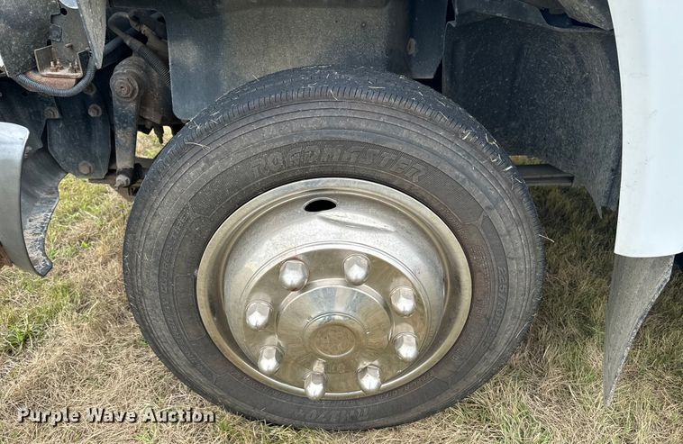 image for item EE7506 2006 GMC Chevrolet  5500 utility / service truck