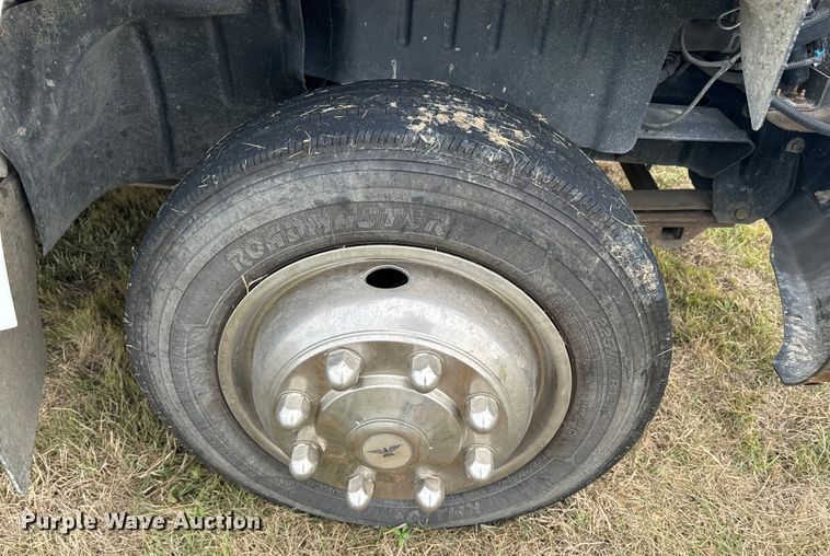 image for item EE7506 2006 GMC Chevrolet  5500 utility / service truck