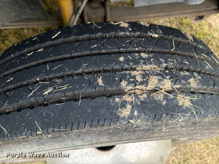 image for item EE7506 2006 GMC Chevrolet  5500 utility / service truck