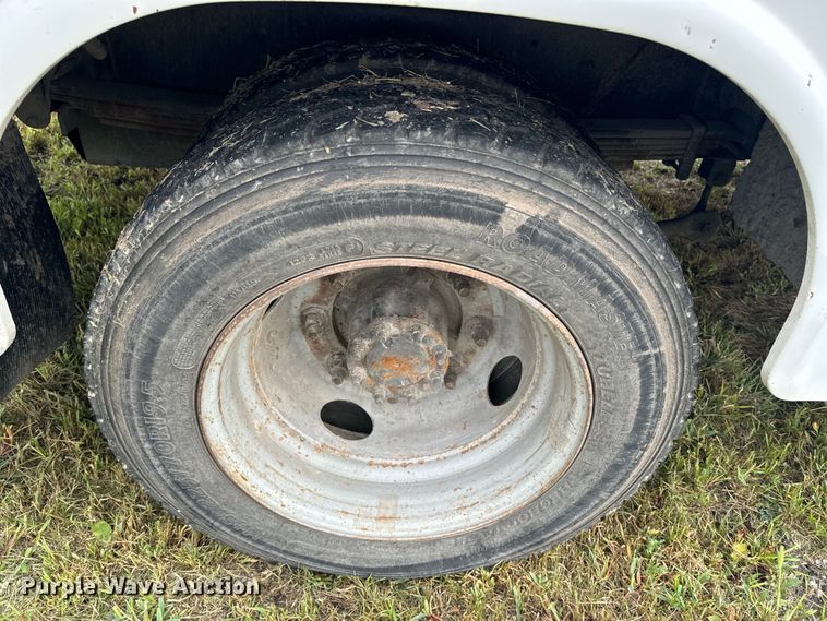 image for item EE7506 2006 GMC Chevrolet  5500 utility / service truck