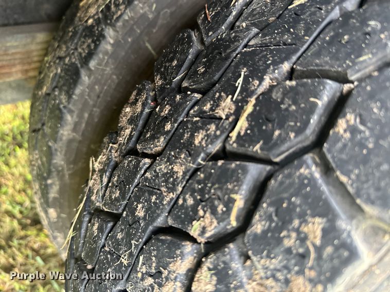 image for item EE7506 2006 GMC Chevrolet  5500 utility / service truck