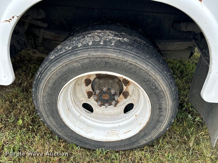 image for item EE7506 2006 GMC Chevrolet  5500 utility / service truck