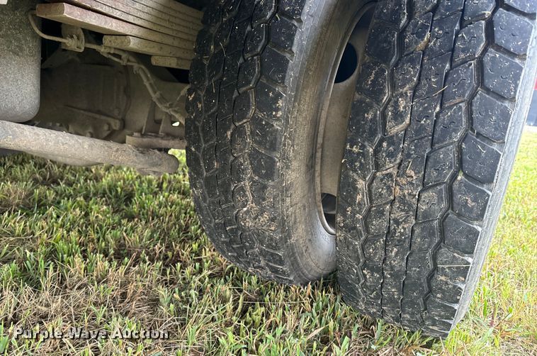 image for item EE7506 2006 GMC Chevrolet  5500 utility / service truck