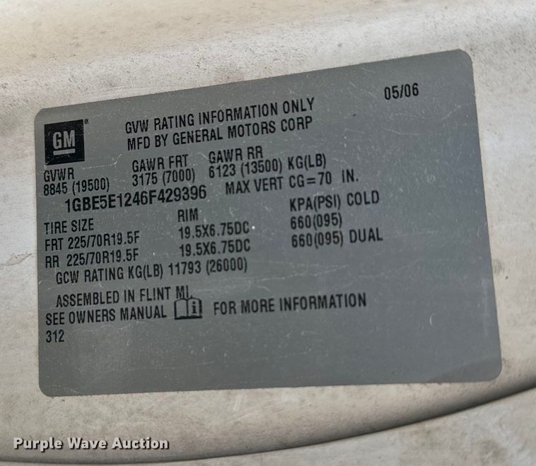 image for item EE7506 2006 GMC Chevrolet  5500 utility / service truck