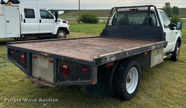 image for item EE7507 1999 Ford F450 Super Duty flatbed truck