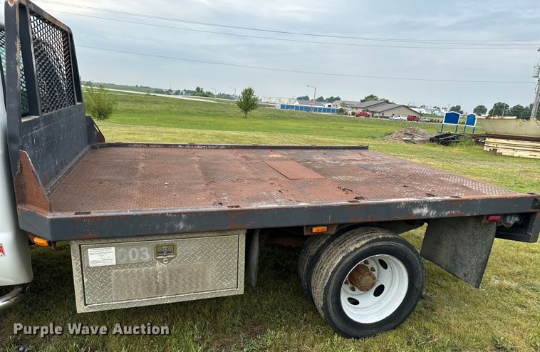 image for item EE7507 1999 Ford F450 Super Duty flatbed truck