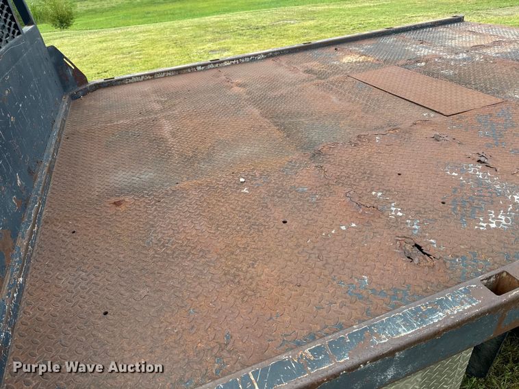 image for item EE7507 1999 Ford F450 Super Duty flatbed truck