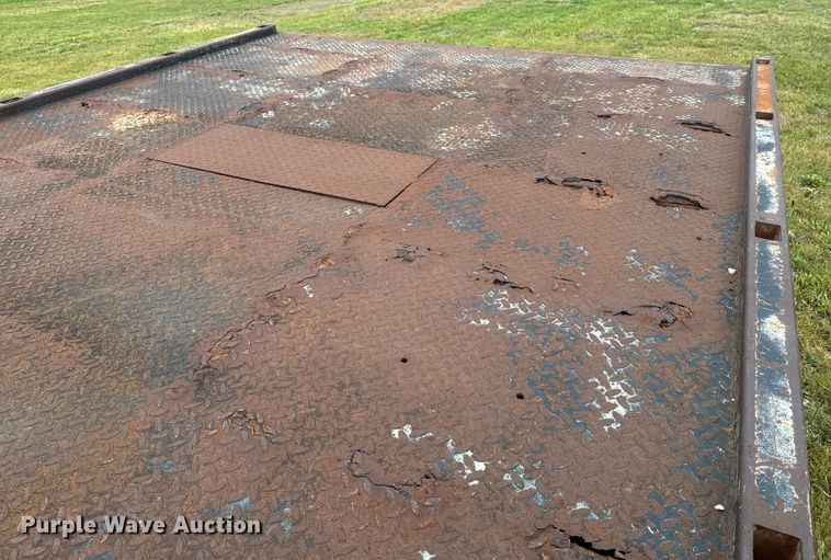 image for item EE7507 1999 Ford F450 Super Duty flatbed truck