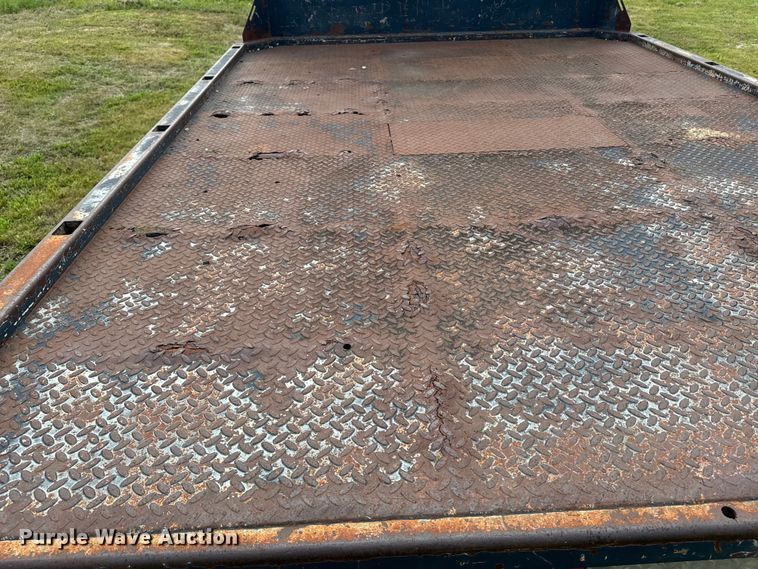 image for item EE7507 1999 Ford F450 Super Duty flatbed truck