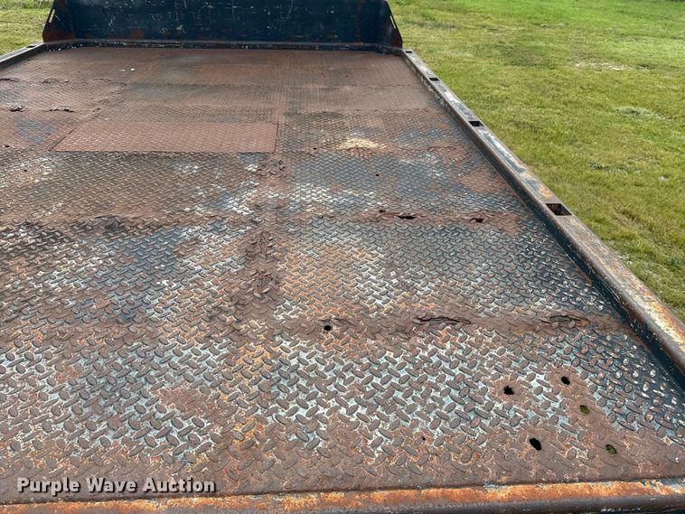 image for item EE7507 1999 Ford F450 Super Duty flatbed truck