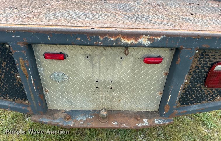 image for item EE7507 1999 Ford F450 Super Duty flatbed truck