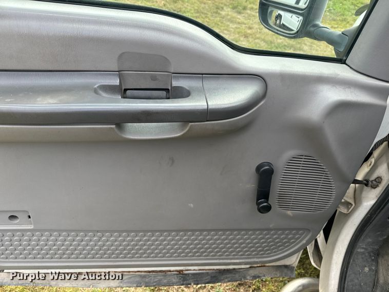 image for item EE7507 1999 Ford F450 Super Duty flatbed truck