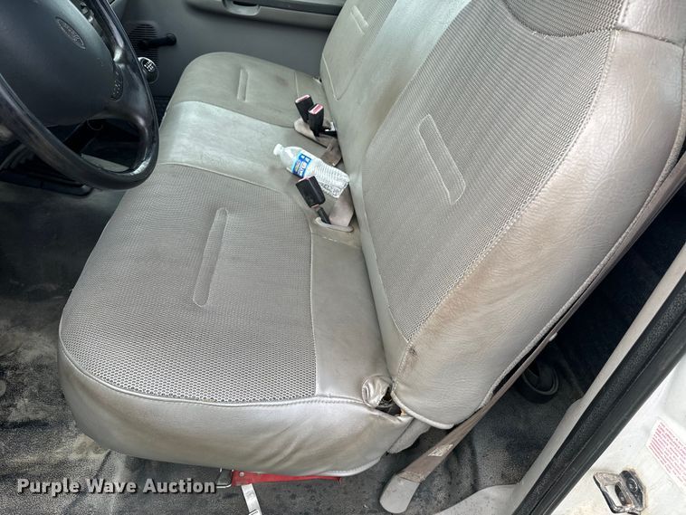 image for item EE7507 1999 Ford F450 Super Duty flatbed truck