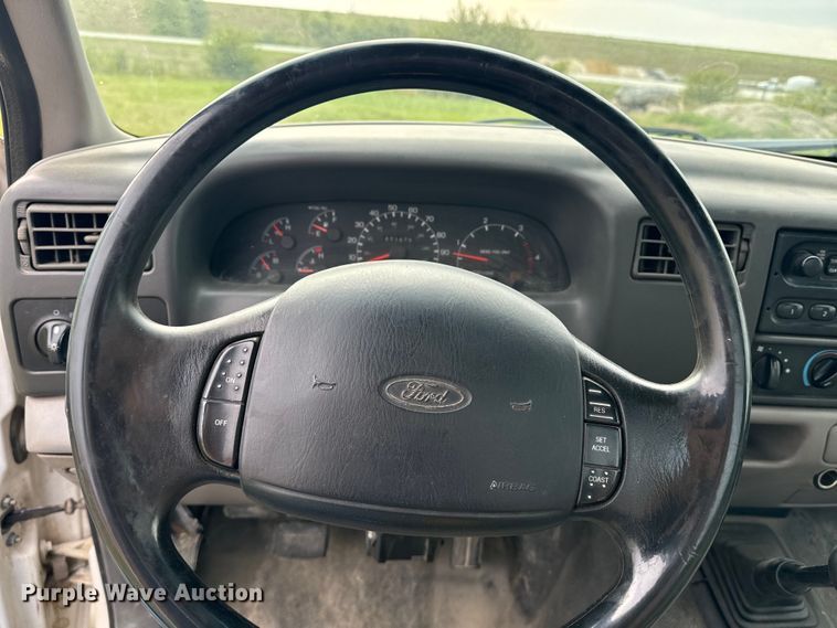 image for item EE7507 1999 Ford F450 Super Duty flatbed truck