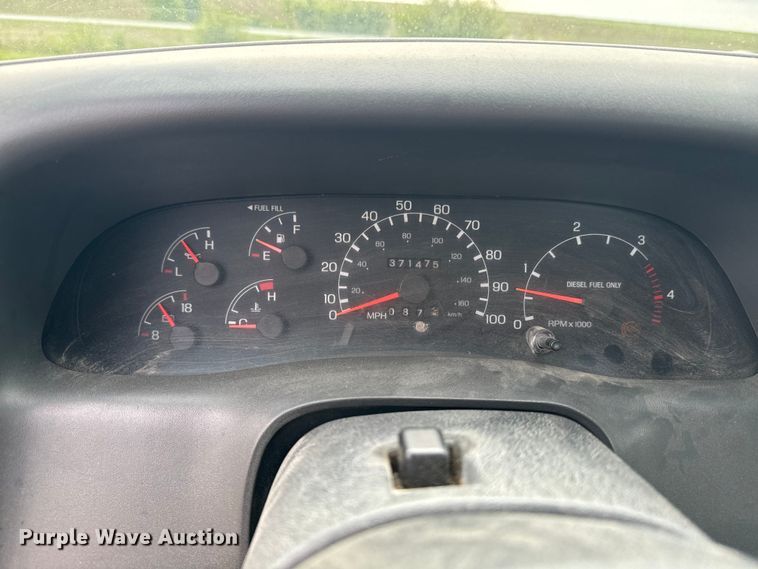 image for item EE7507 1999 Ford F450 Super Duty flatbed truck