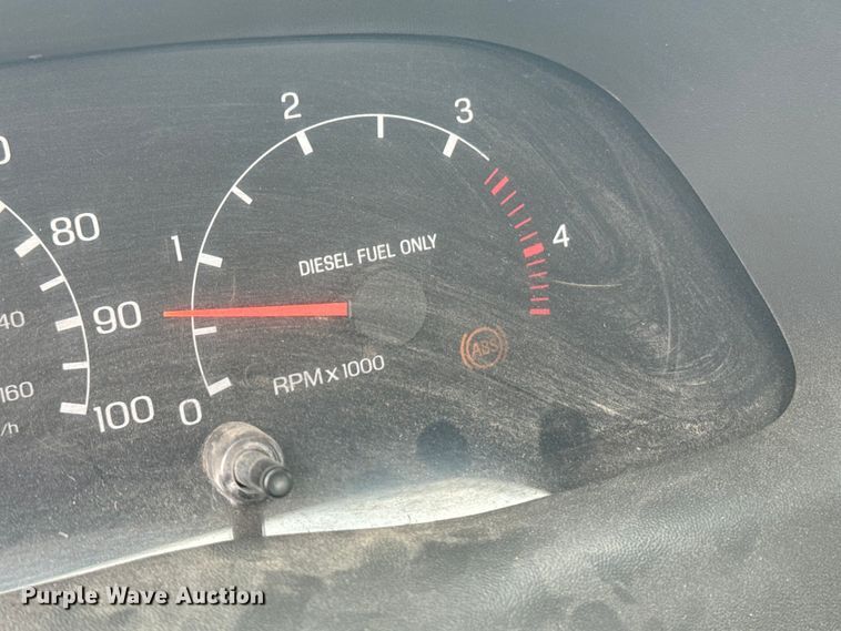 image for item EE7507 1999 Ford F450 Super Duty flatbed truck