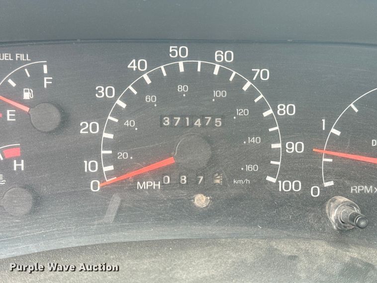 image for item EE7507 1999 Ford F450 Super Duty flatbed truck