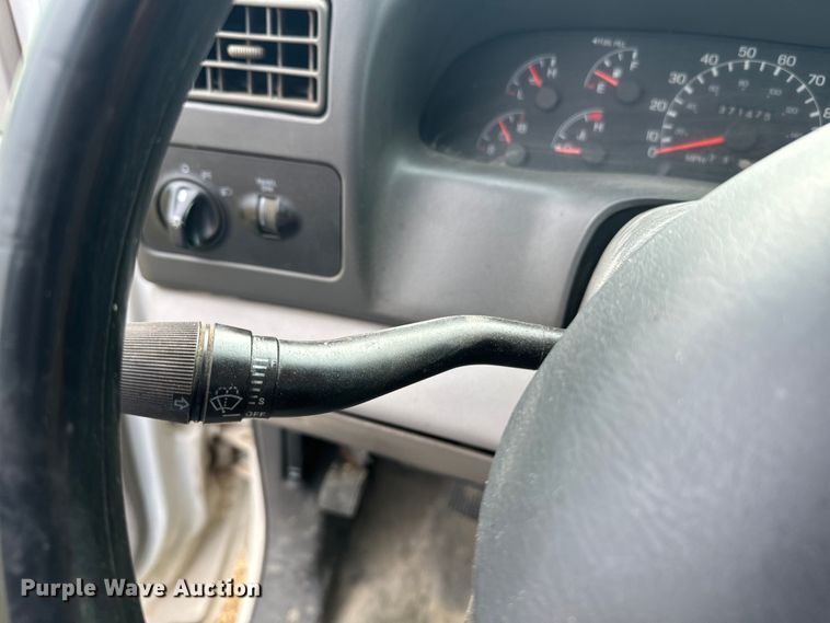 image for item EE7507 1999 Ford F450 Super Duty flatbed truck