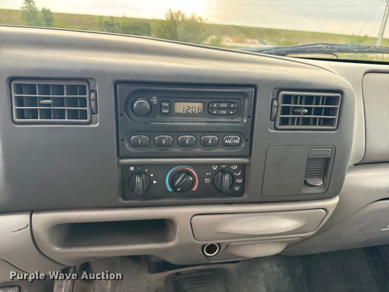 image for item EE7507 1999 Ford F450 Super Duty flatbed truck