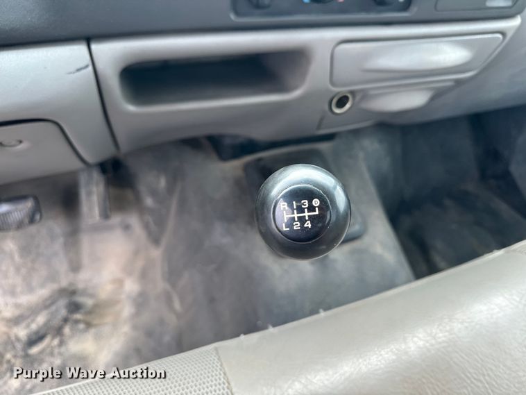 image for item EE7507 1999 Ford F450 Super Duty flatbed truck