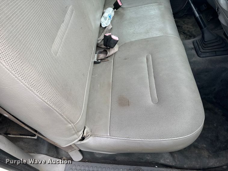 image for item EE7507 1999 Ford F450 Super Duty flatbed truck